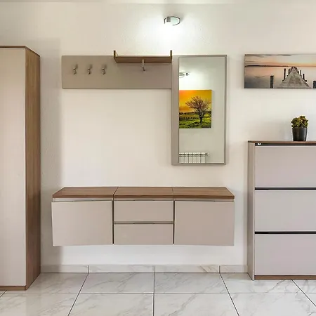 Apartment Gorgeous In With Wifi Liznjan